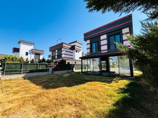 İzmir Seferihisar In Cumhuriyet Neighbourhood Shared Entrance 3+1 For Sale Detached Villa