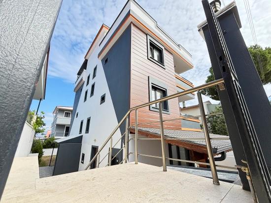 4+1 Villa For Sale With Sea View And Condominium In Seferihisar Doğanbey