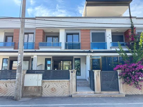 Spacious 3+1 Villa For Sale In Seferihisar Doğanbey Center