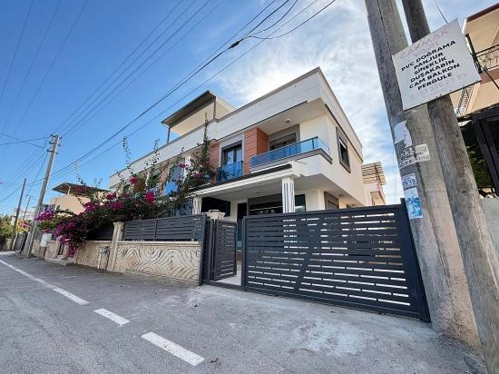 3+1 Villa For Sale With Parking And Garden In Seferihisar Doğanbey, 500 Meters From The Beach