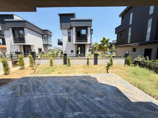 2+1 Villa With Independent Garden For Sale In Seferihisar Doğanbey