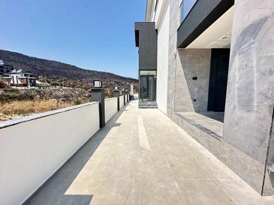 Independent, Quality New 4+1 Villa For Sale Within 287M2 In Seferihisar Doğanbey