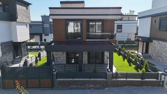 300M2 Gross Large 3+1 Villa With Independent Pool For Sale In Doğanbey