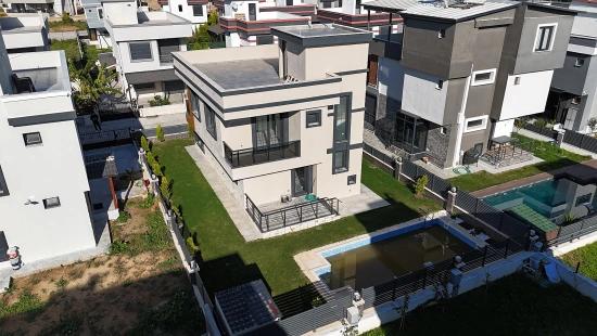 300M2 Gross Large 3+1 Villa With Independent Pool For Sale In Doğanbey