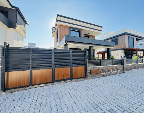 300m2 Gross Large 3+1 Villa With Independent Pool For Sale In Doğanbey