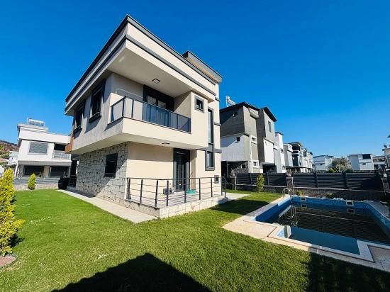 300m2 Gross Large 3+1 Villa With Independent Pool For Sale In Doğanbey