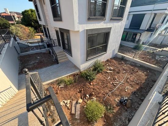 2+1 Villa With Detached Entrance And Garden For Sale In Seferihisar Payamlı