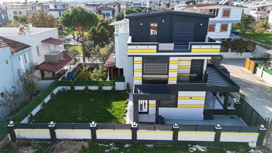 210M2 Independent Luxury Garden 3+1 Villa For Sale In Seferihisar Doğanbey
