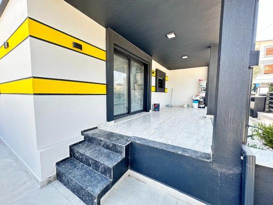 210M2 Independent Luxury Garden 3+1 Villa For Sale In Seferihisar Doğanbey