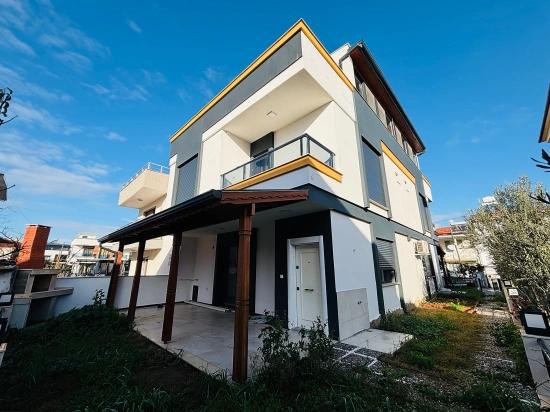 3+1 Villa With Large Garden For Sale In Seferihisar Doğanbey