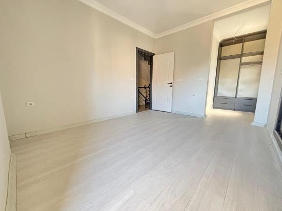 3+1 Villa For Sale In Menderes Özdere, 500 Meters From The Beach, With Parking And Large Garden