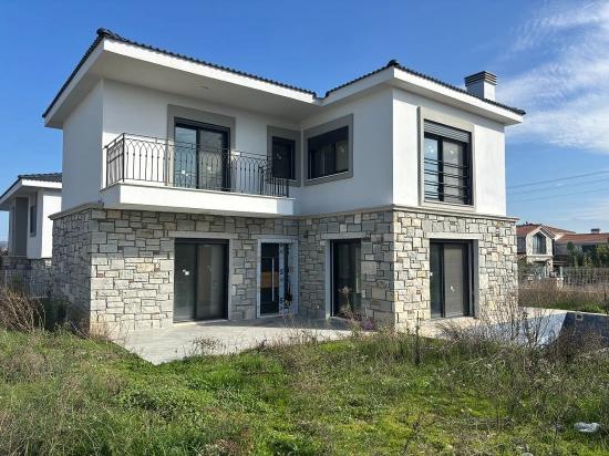 4+1 Detached Duplex Summer Villa With Pool In Seferihisar Akarca