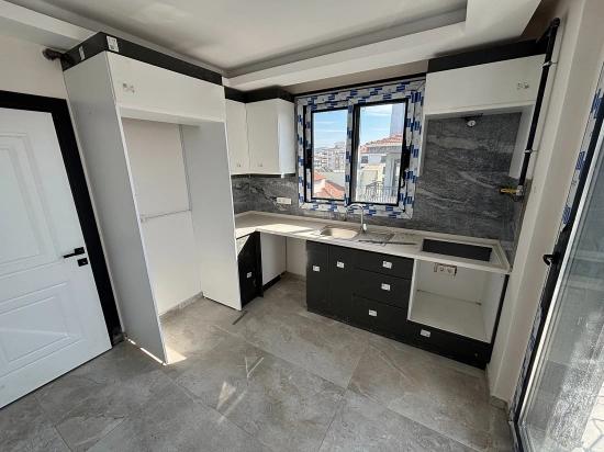 2+1 Closed Kitchen Penthouse Apartment In Seferihisar Camikebir