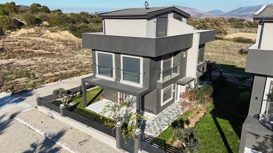 3+1 Triplex Villa With Separate Title Deed, Right On The Seafront In Atatürk Neighborhood, Seferihisar, İzmir