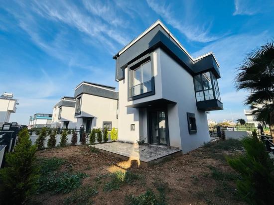 2+1 Villa With Spacious Garden In A Gated Community In Cumhuriyet Neighborhood, Seferihisar, Izmir