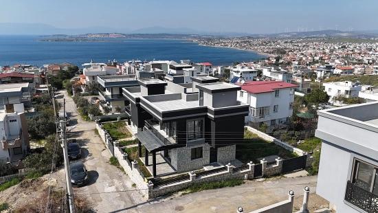 Sea View, Natural Gas Heated, 3+1 Detached Summer House In Akarca Neighborhood, Seferihisar, Izmir.