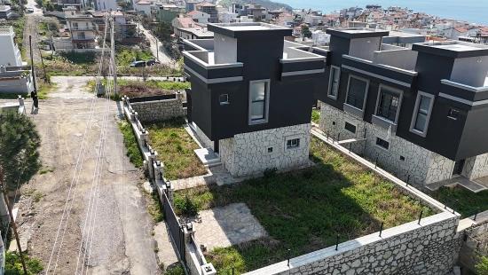 Sea View, Natural Gas Heated, 3+1 Detached Summer House In Akarca Neighborhood, Seferihisar, Izmir.