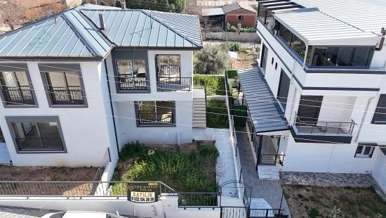 2+1 Villa With Garden For Sale In Payamlı Village, Seferihisar, İzmir