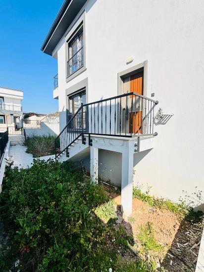 2+1 Villa With Garden For Sale In Payamlı Village, Seferihisar, İzmir