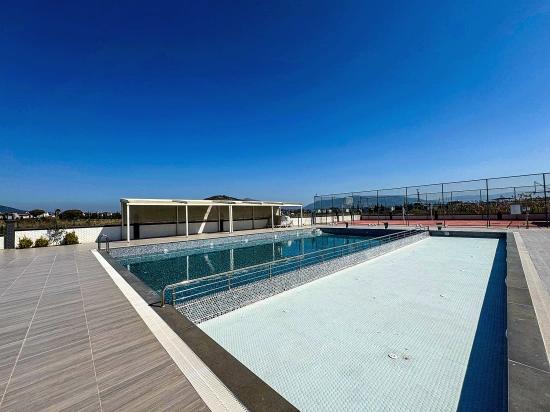 1+1 Apartment For Sale In A Complex With A Swimming Pool In Bengiler, Seferihisar, Izmir.