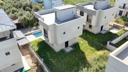 3+1 Detached Villa With Pool For Sale In Cumhuriyet Neighborhood, Seferihisar, Izmir