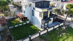 210M2 Independent Luxury Garden 3+1 Villa For Sale In Seferihisar Doğanbey