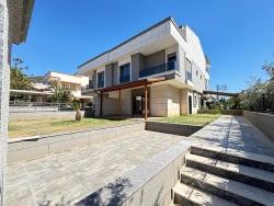 3+1 Villa For Sale In Menderes Özdere, 500 Meters From The Beach, With Parking And Large Garden