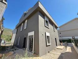 Spacious 3+1 Villa For Sale With Detached Entry In Menderes Özdere