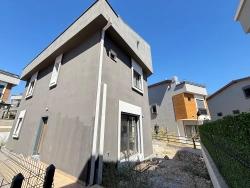 Spacious 3+1 Villa For Sale With Detached Entry In Menderes Özdere