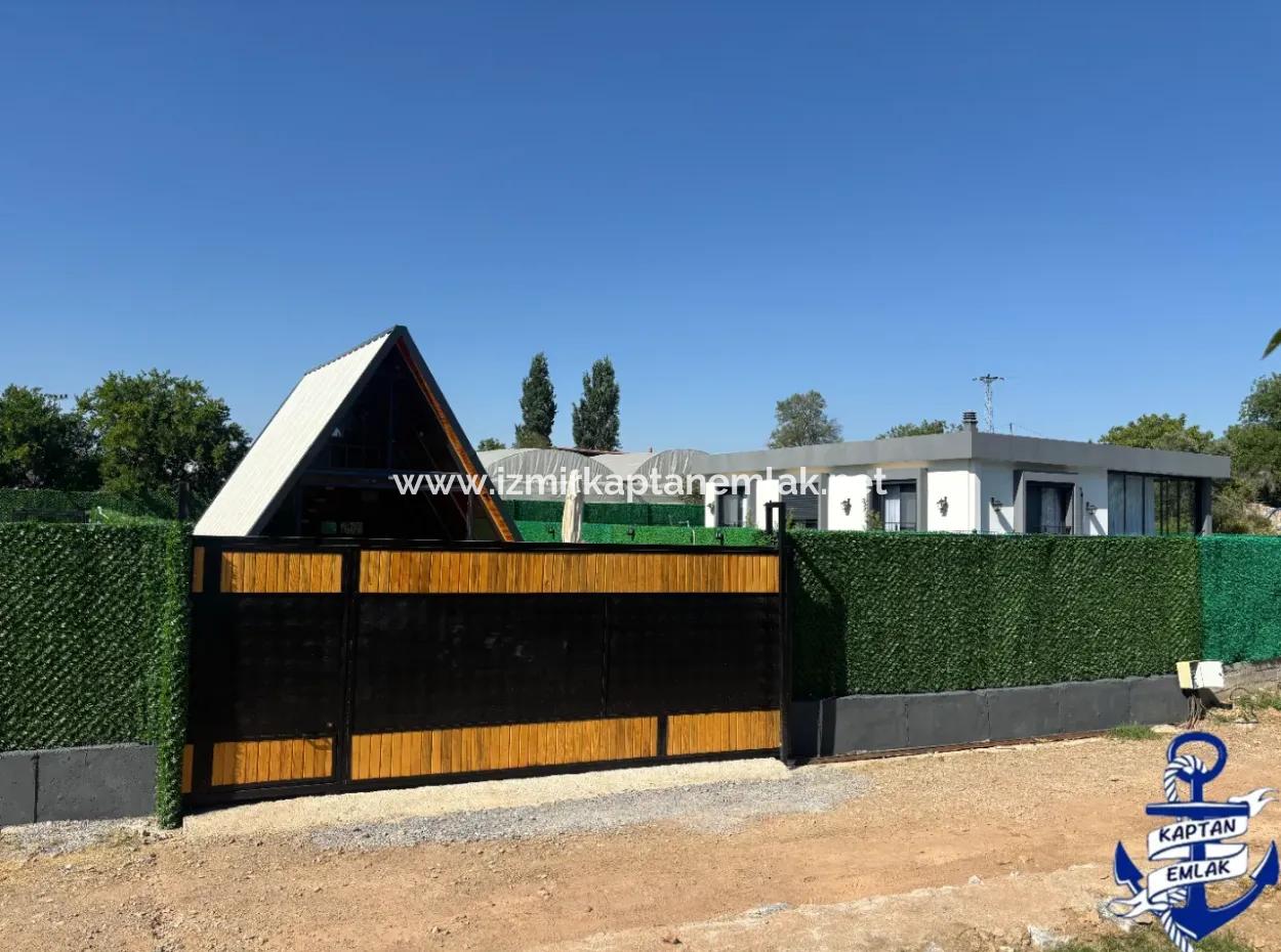 Triangular Bungolov House With Pool In 300 M2 Plot In Izmir Menderes Yeniköy
