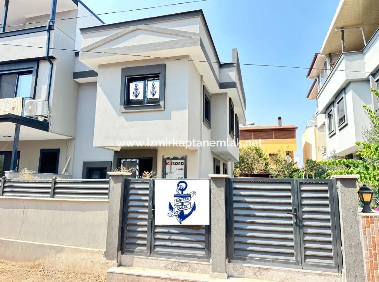 3 1 Villa For Sale In Doganbey Center With Garden 400M From The Beach