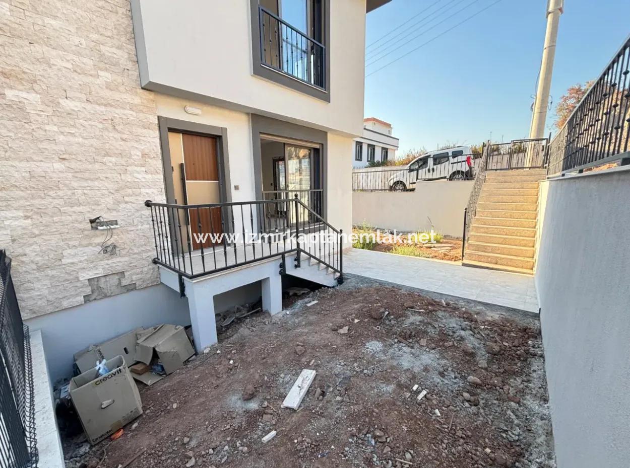 2 1 Villa For Sale With Detached Entrance And Garden In Payamlı