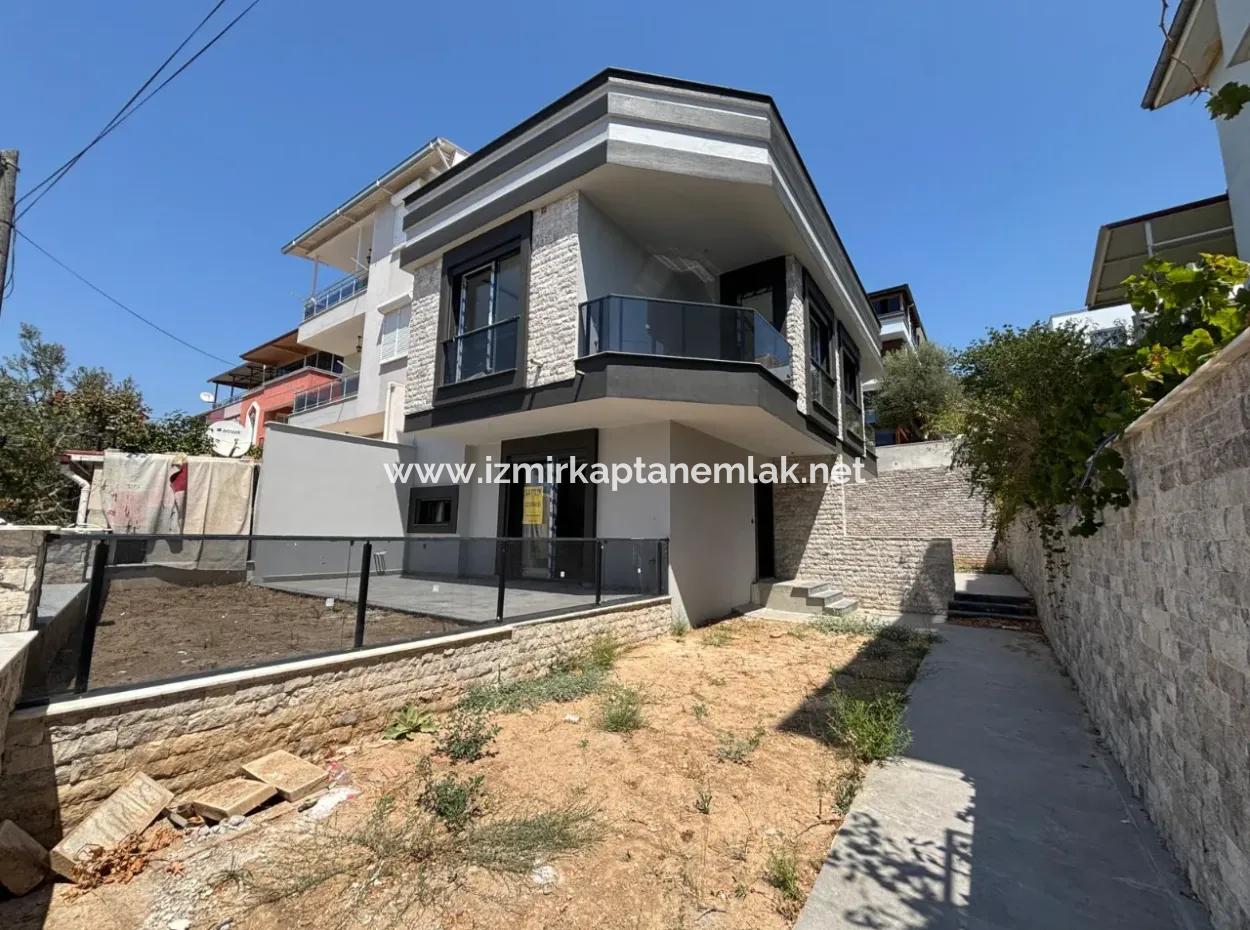 2 1 Villa For Sale Suitable For 500M Loan To The Beach In Ürkmez
