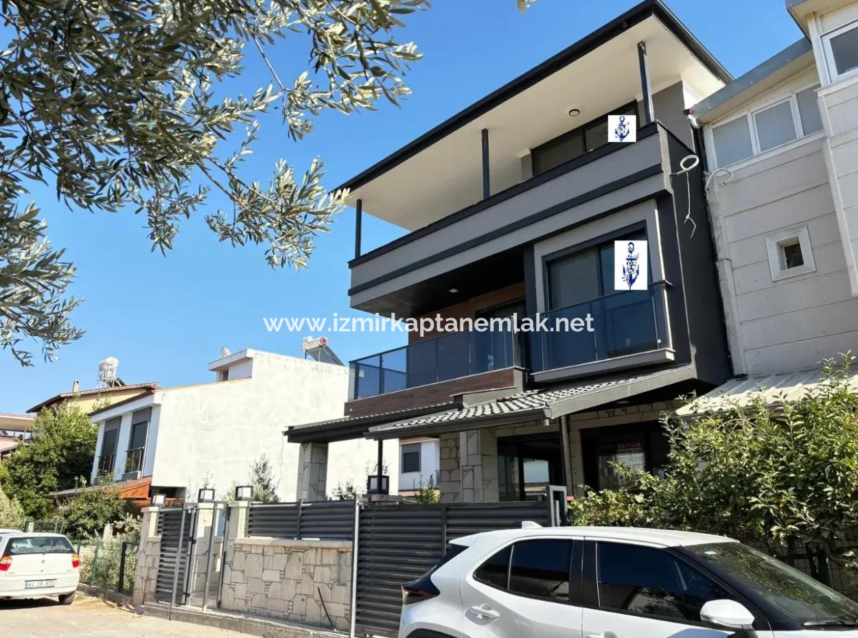 6 2 Triplex For Sale With Large Spacious Structure In Payamlı Center