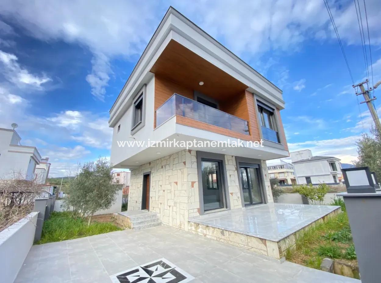 300M2 Independent Garden 3 In 1 Villa For Sale In Doganbey