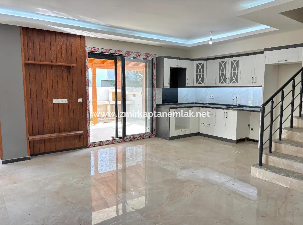 3 1 Villa For Sale With Large Garden In Doğanbey