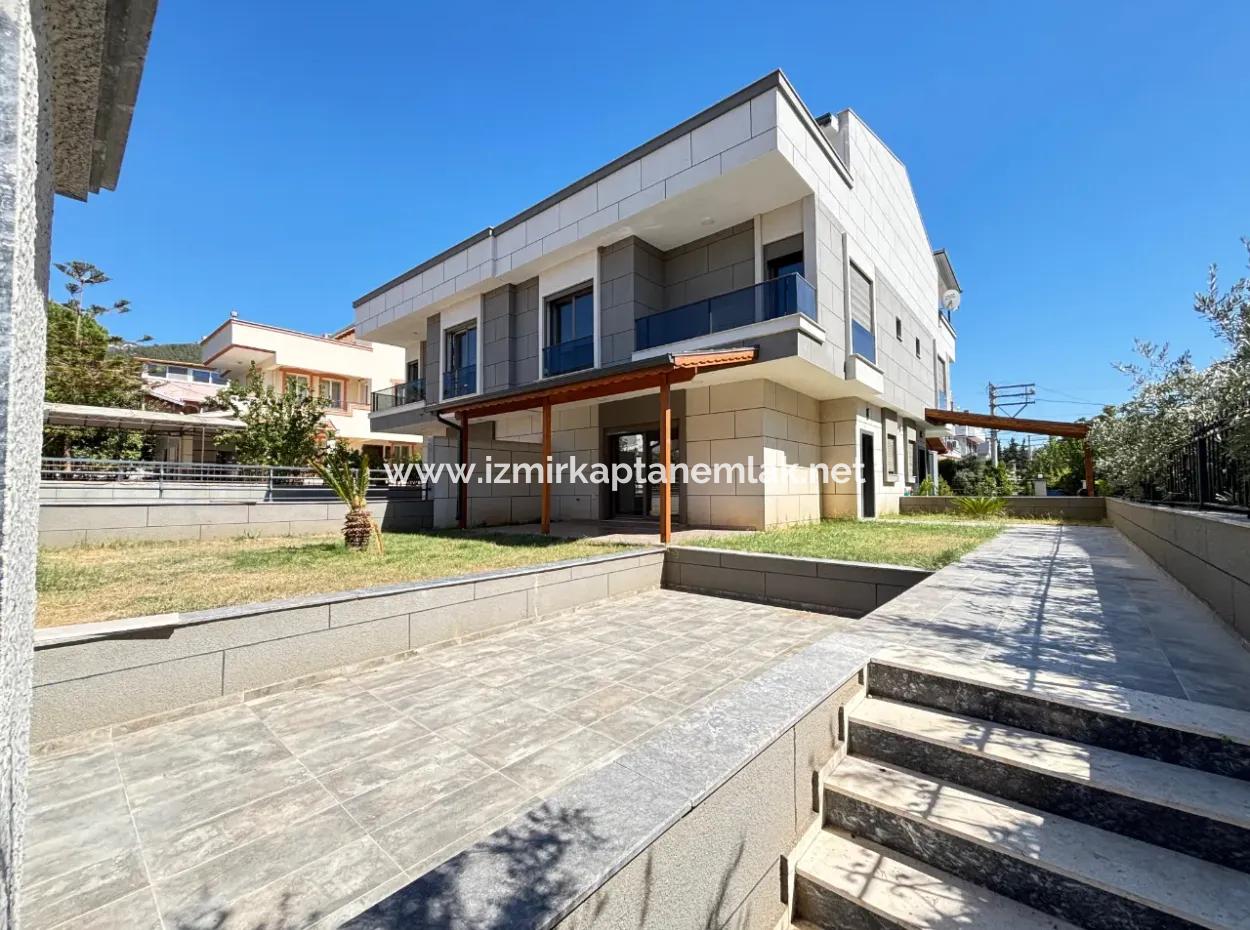 Spacious 3 1 Villa For Sale With Parking Lot 500 M To The Beach In Özdere And Large Garden