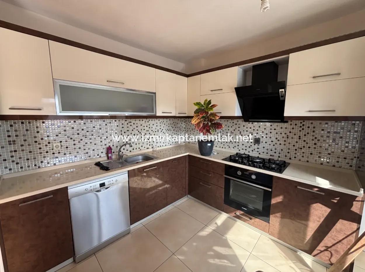 2 1 Middle Floor Flat On The Street In Seferihisar Bengiler