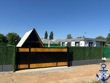 Triangular Bungolov House With Pool In 300 M2 Plot In Izmir Menderes Yeniköy