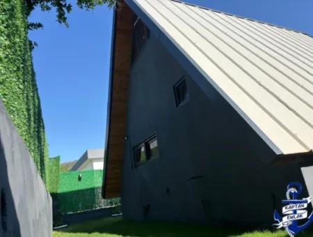 Triangular Bungolov House With Pool In 300 M2 Plot In Izmir Menderes Yeniköy