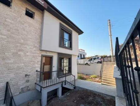 2 1 Villa For Sale With Detached Entrance And Garden In Payamlı