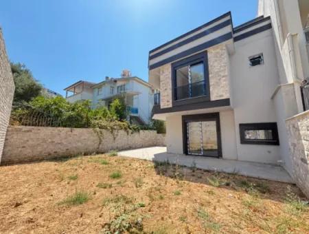 2 1 Villa For Sale With Large Garden 500M Zero To The Beach In Ürkmez