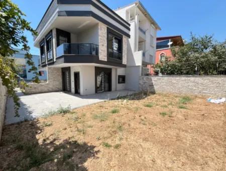 2 1 Villa For Sale With Large Garden 500M Zero To The Beach In Ürkmez