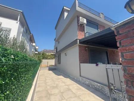 3 1 Villa For Sale With Large Garden In Ürkmez