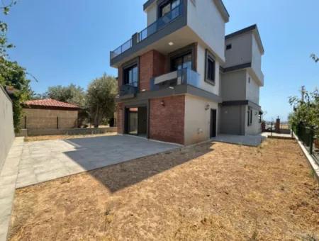 3 1 Villa For Sale With Large Garden In Ürkmez