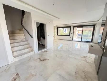 6 2 Triplex For Sale With Large Spacious Structure In Payamlı Center