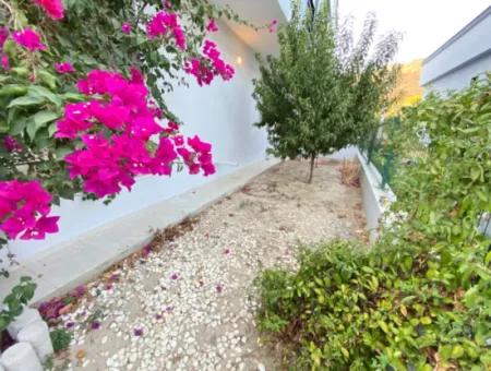 Seferihisar Ürkmez De Bahçeli Havadar 3 1 Villa For Sale