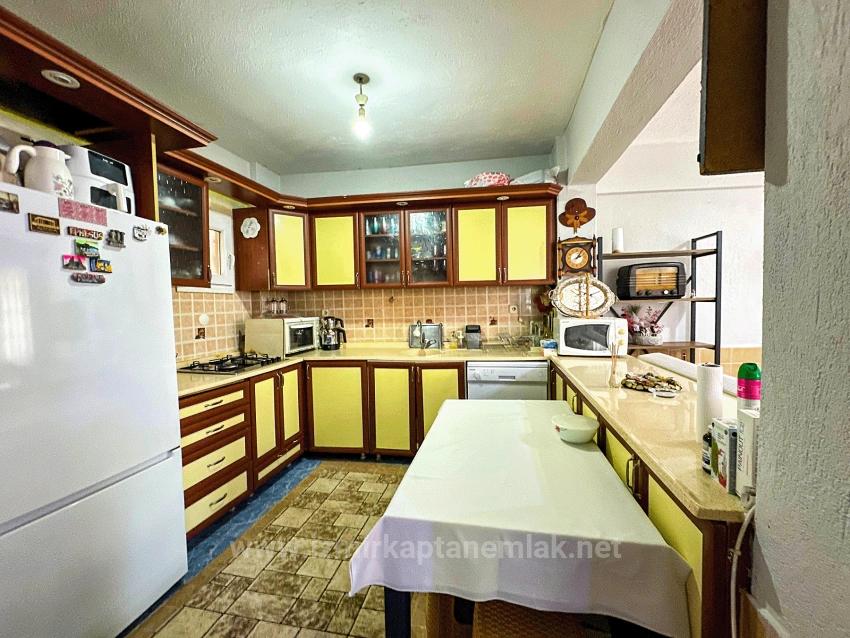 Продается Вилла С 4 Спальнями И 1 Ванной Комнатой В Центре Района Паямлы, Сеферихисар, Измир, В Нескольких Минутах Ходьбы От Моря.