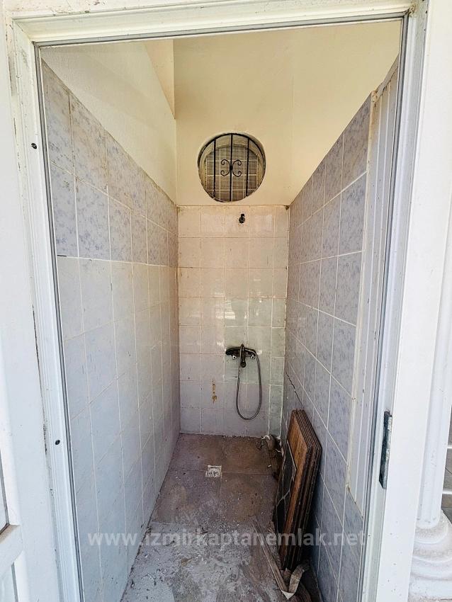 Продается Вилла 3+1 В Районе Паямлы, Сеферихисар, Измир, В 200 Метрах От Моря, С Большим Садом.