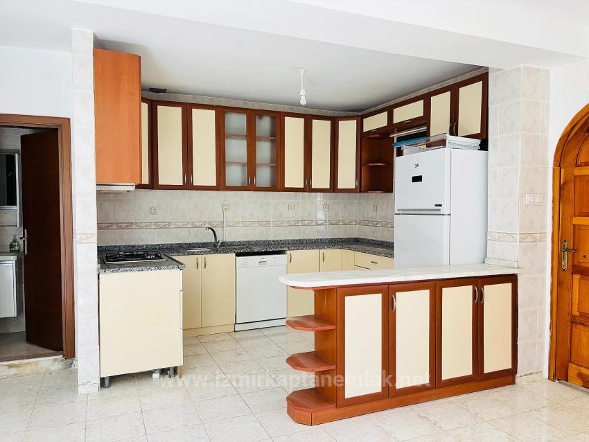 Продается Вилла 3+1 В Районе Паямлы, Сеферихисар, Измир, В 200 Метрах От Моря, С Большим Садом.